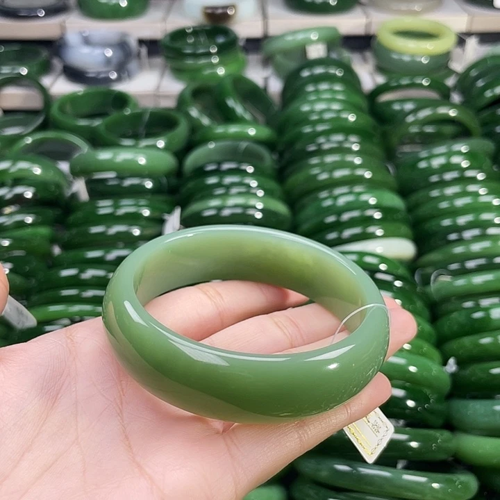 未镶嵌手镯和田玉（碧玉）