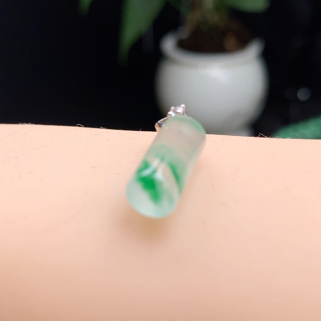 石英质玉未镶嵌吊坠