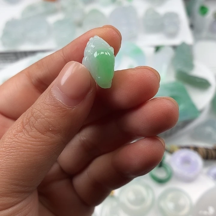 翡翠未镶嵌颈饰纯A