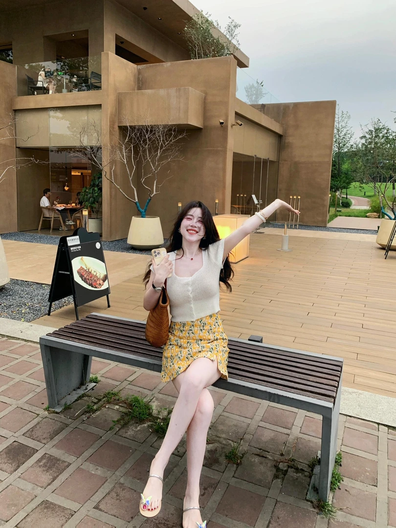 2025夏季新款韩系超仙慵懒风针织上衣小香风碎花半身裙气质两件套