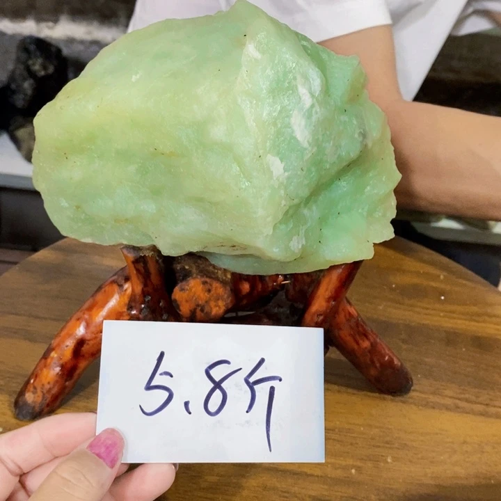 浦***民蛇纹石玉未镶嵌原石