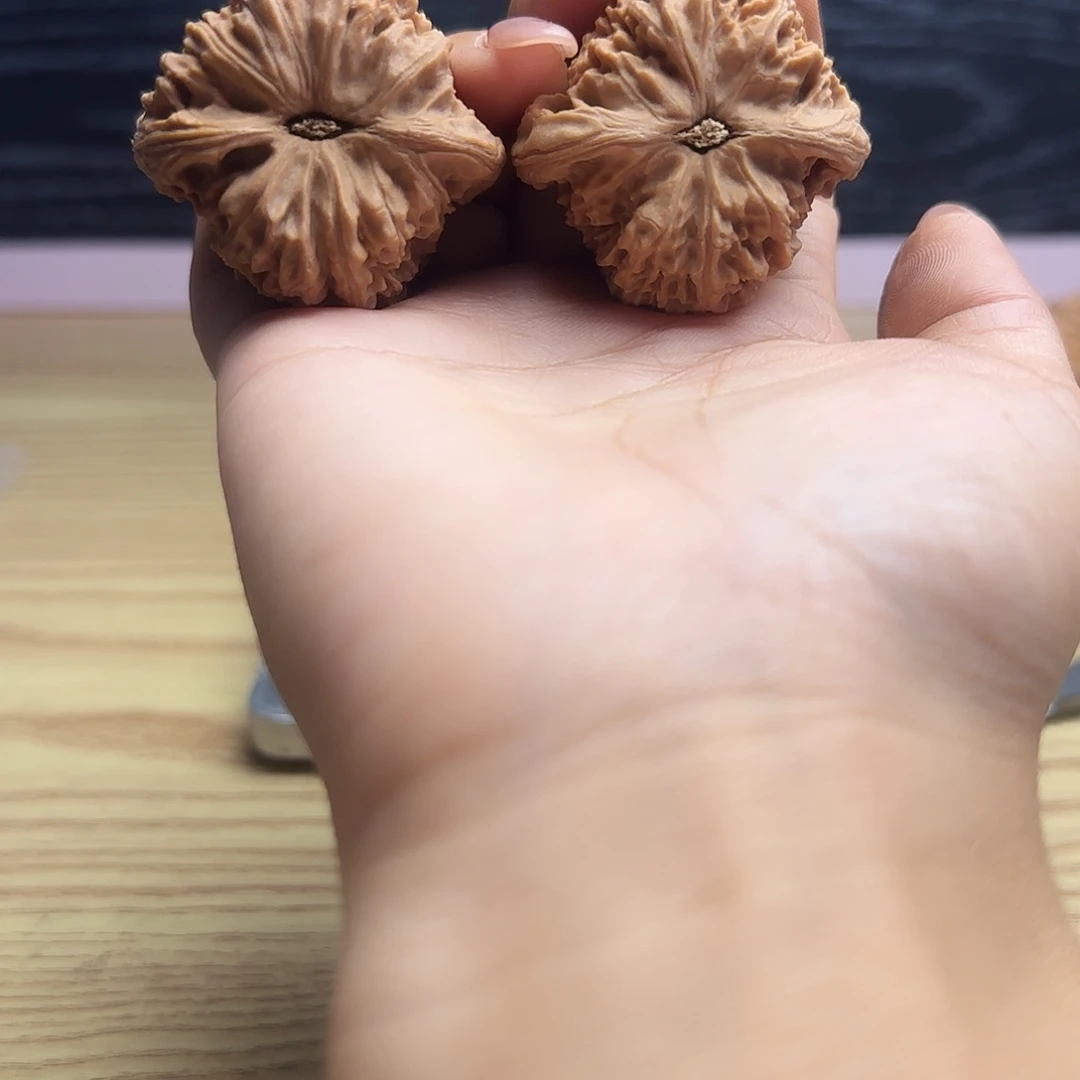 云***济吊坠桃核核桃核桃