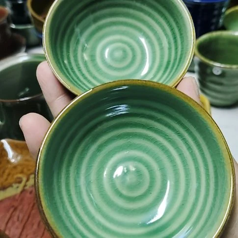 瓷片瓷片，各种摆件，均有瑕疵。沙锅！
