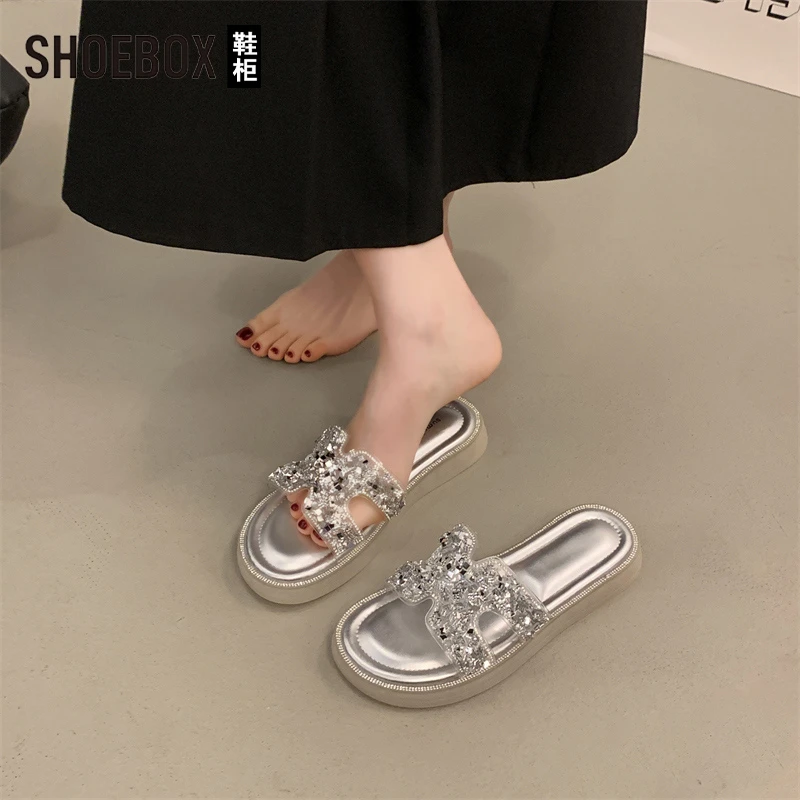 SHOEBOX鞋柜水钻平底拖鞋女鞋外穿2025夏季新款配裙子一字凉拖