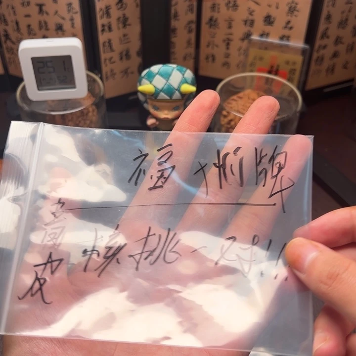 鲤***庐桃核吊坠王勇官帽青皮