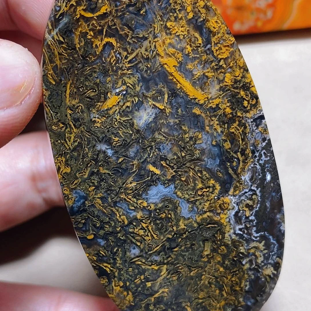 未镶嵌颈饰玛瑙/玉髓军*