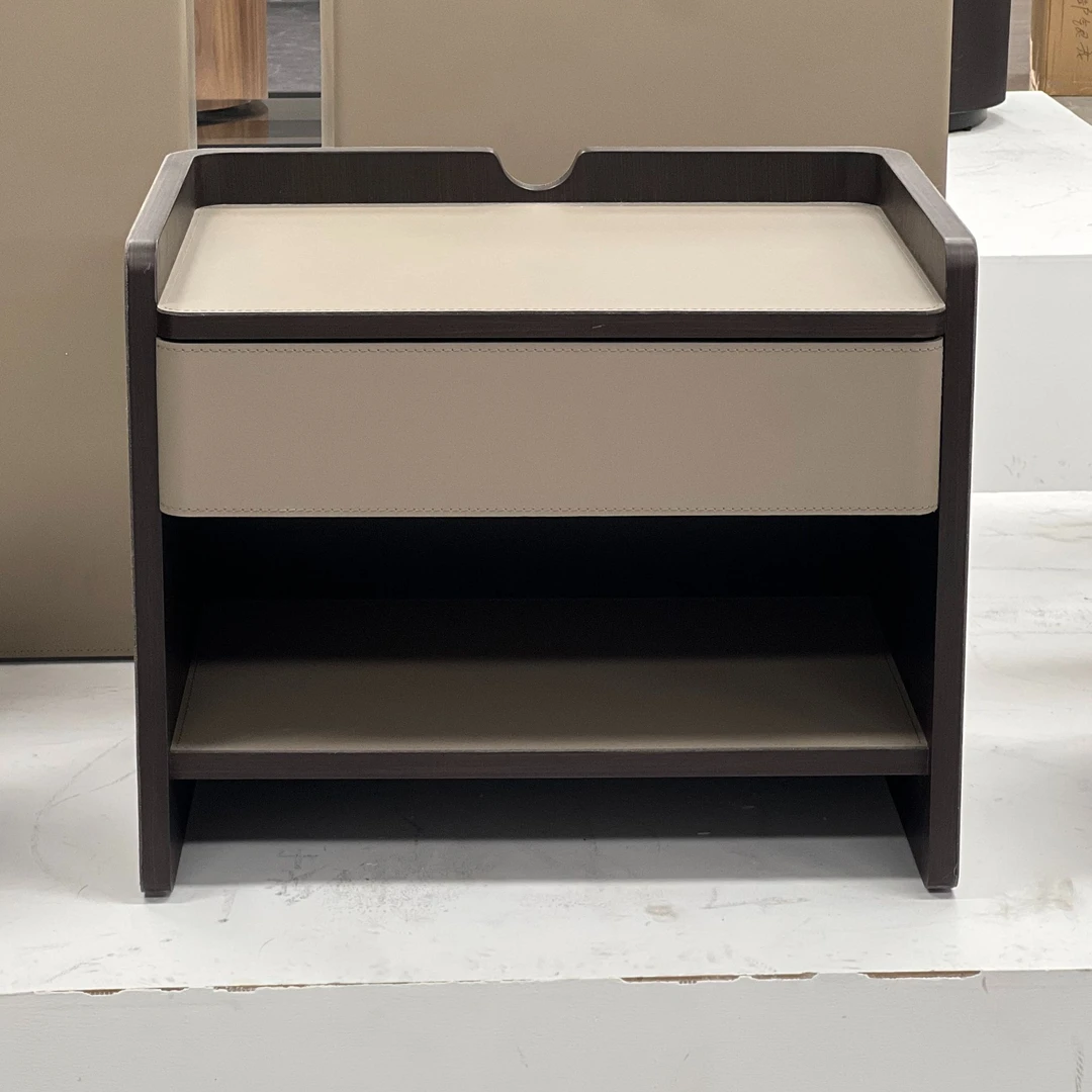 意式高档家用马鞍皮床头柜主卧室意大利设计师款边柜意式床头柜