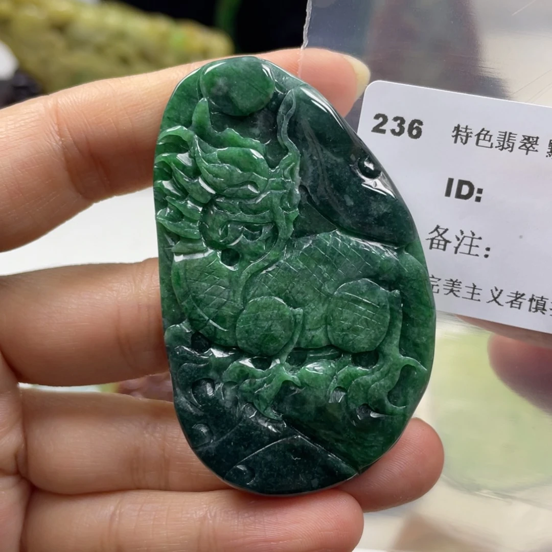 翡翠未镶嵌颈饰牌子