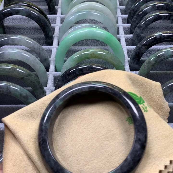 翡翠手镯未镶嵌翡翠55