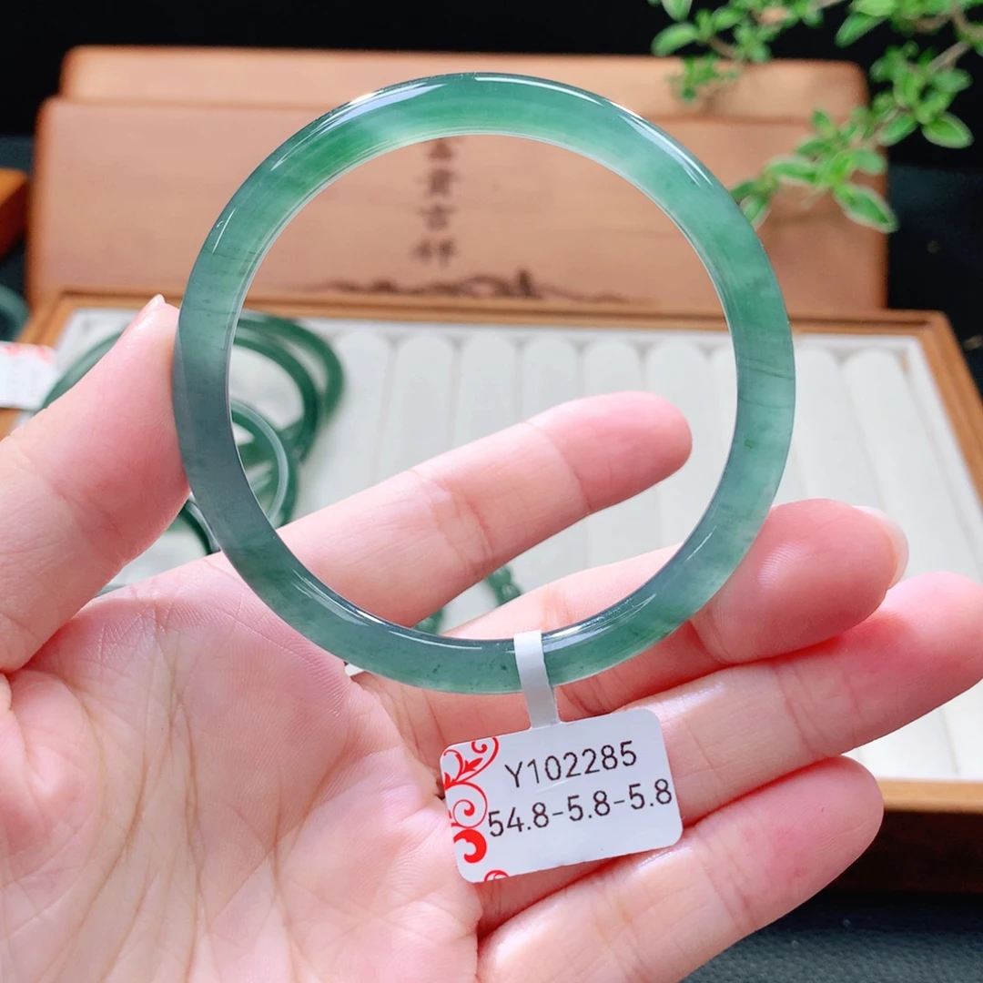 翡翠未镶嵌手镯（圆镯）