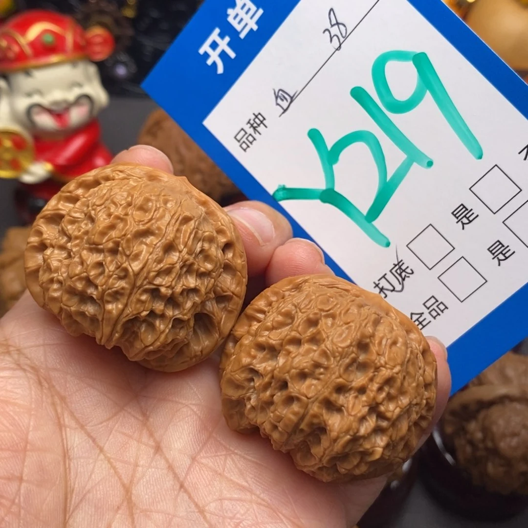 文玩核桃把件38尺血麒麟