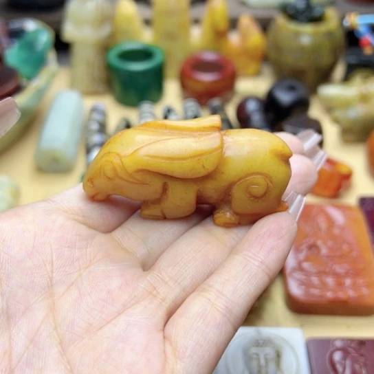 蛇纹石玉未镶嵌颈饰