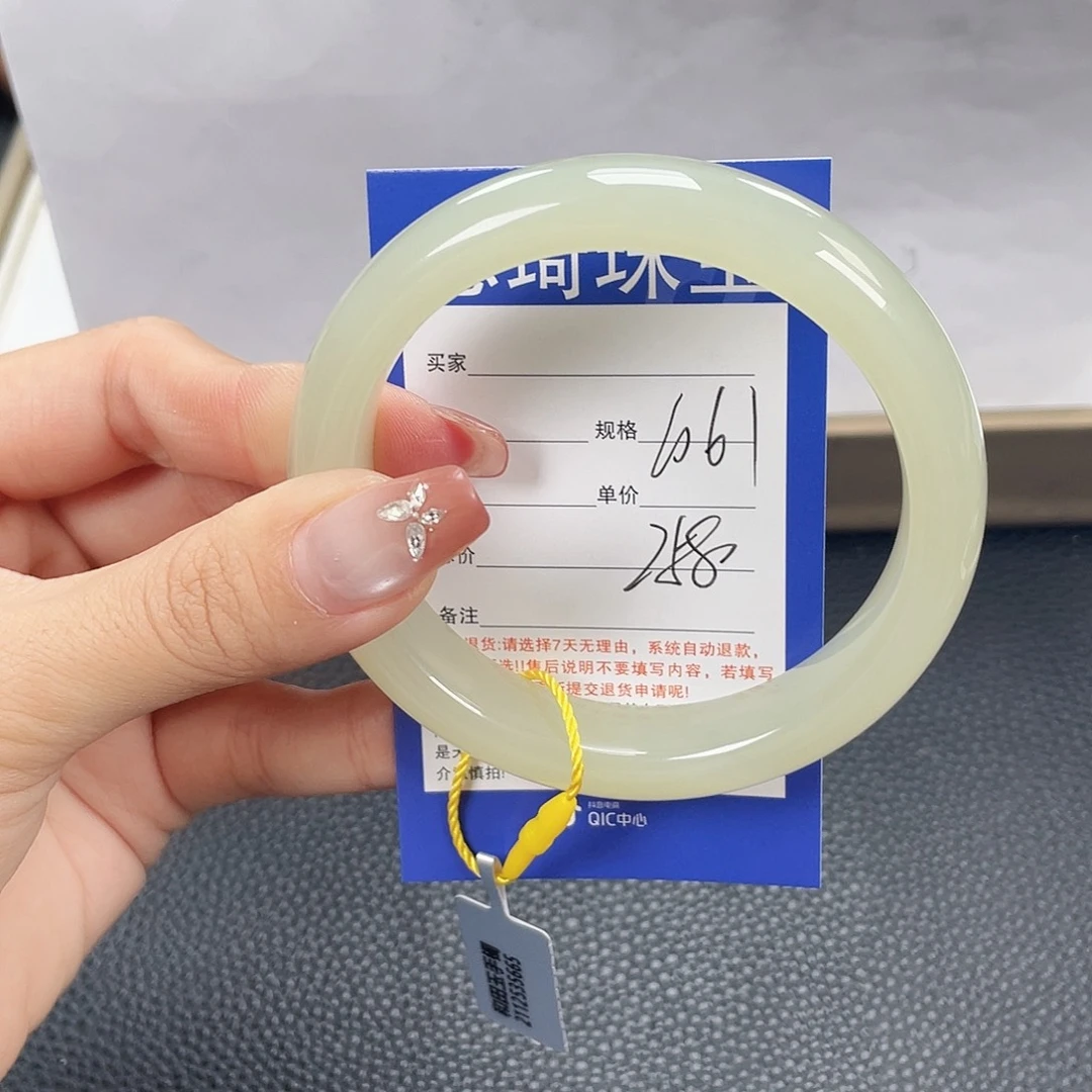 和田玉未镶嵌手镯