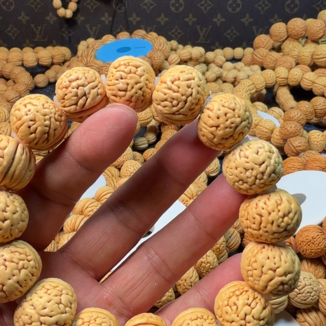 用***起桃核吊坠苹果手串