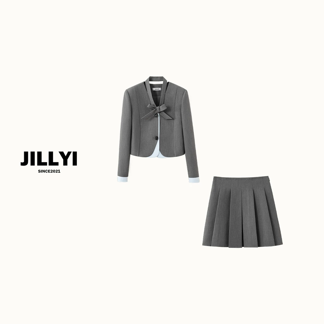 JILLYI南山店【职场穿搭】麻灰色领口蝴蝶结绑带外套+麻灰色百褶裙