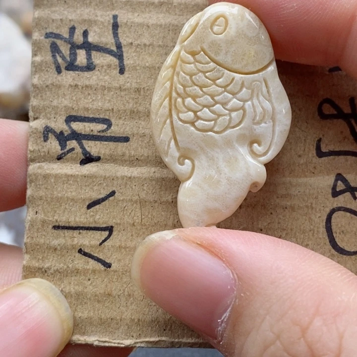 硅化珊瑚（珊瑚玉）颈饰未镶嵌水**波