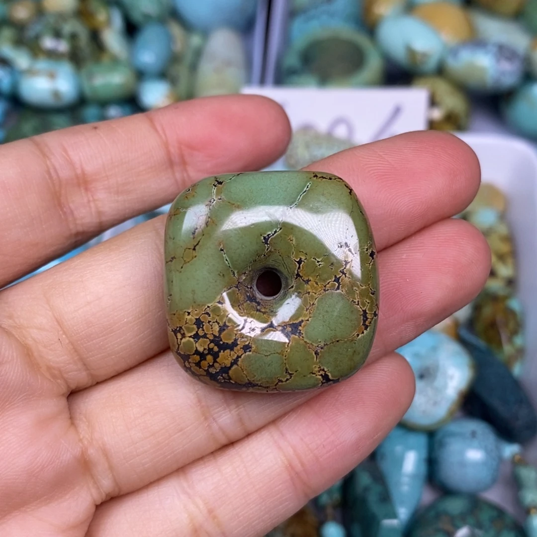 绿松石未镶嵌挂件