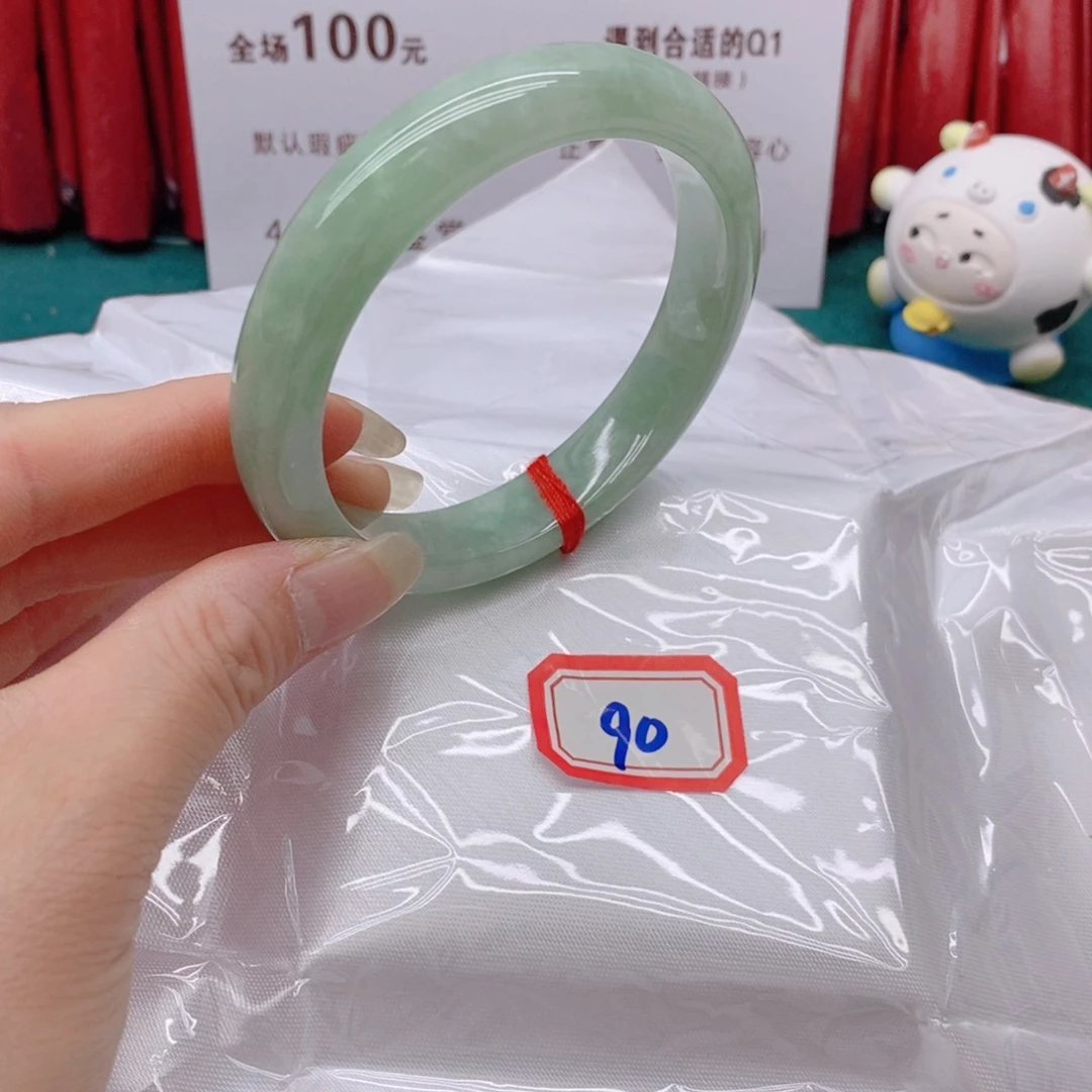 翡翠手镯未镶嵌知****?900000000000