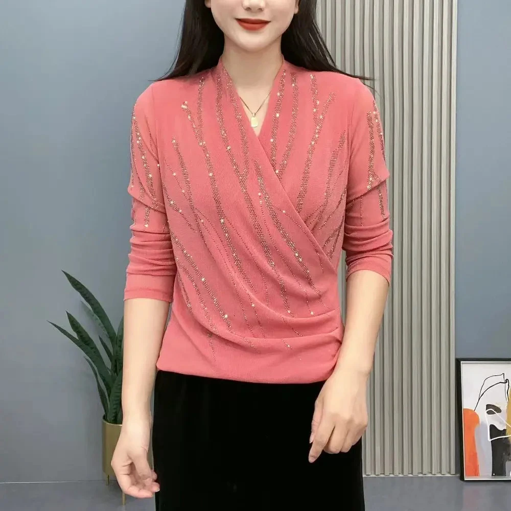 2025秋季新款交叉领简约妈妈装纯色烫钻柳条洋气长袖百搭打底衫女