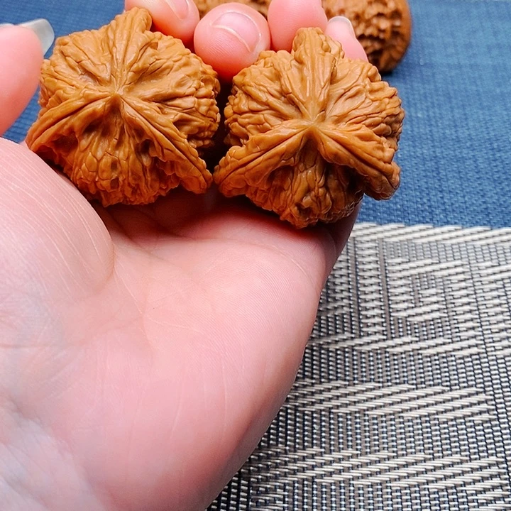 r***g文玩核桃吊坠三棱