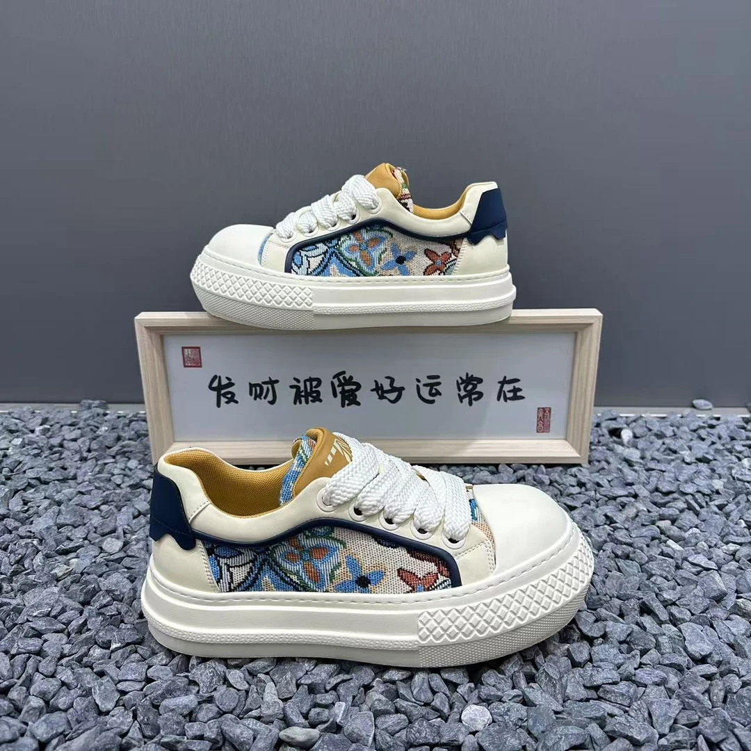 新款男士潮鞋印花刺绣透气布百搭时尚厚底板鞋圆头低帮运动休闲鞋