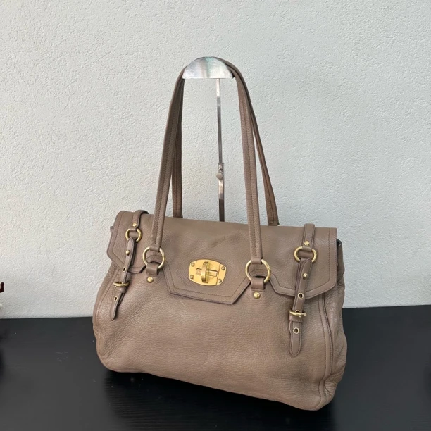 95新 MIU MIU/缪缪 棕色十字转扣公文单肩包 底长40 123219