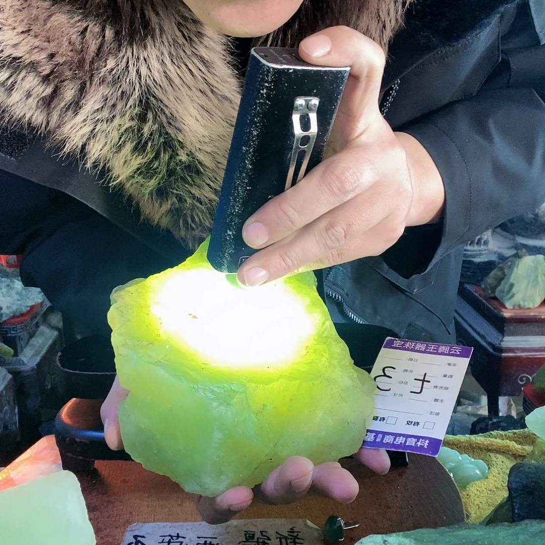 蛇纹石玉未镶嵌珠宝半成品