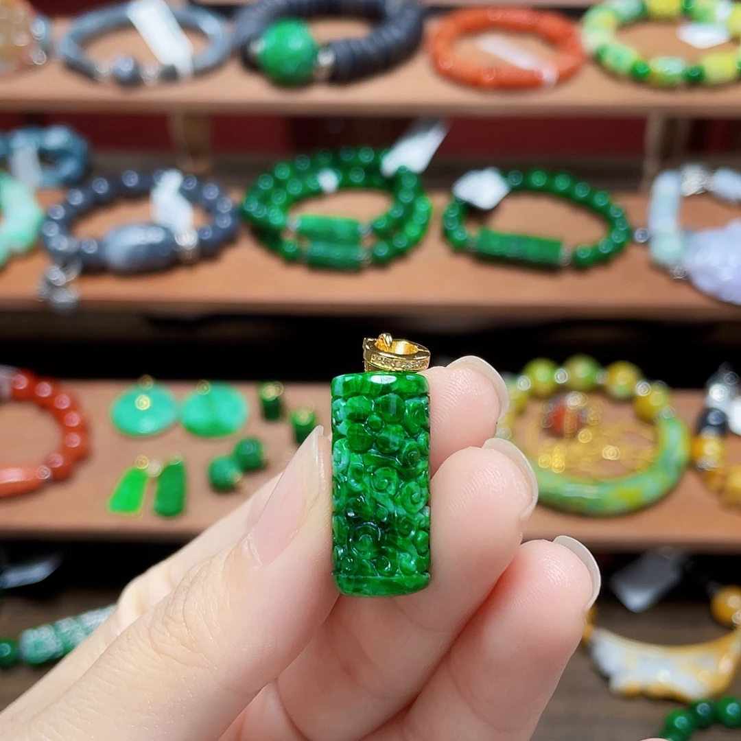 伊***秋翡翠未镶嵌吊坠(不含链)