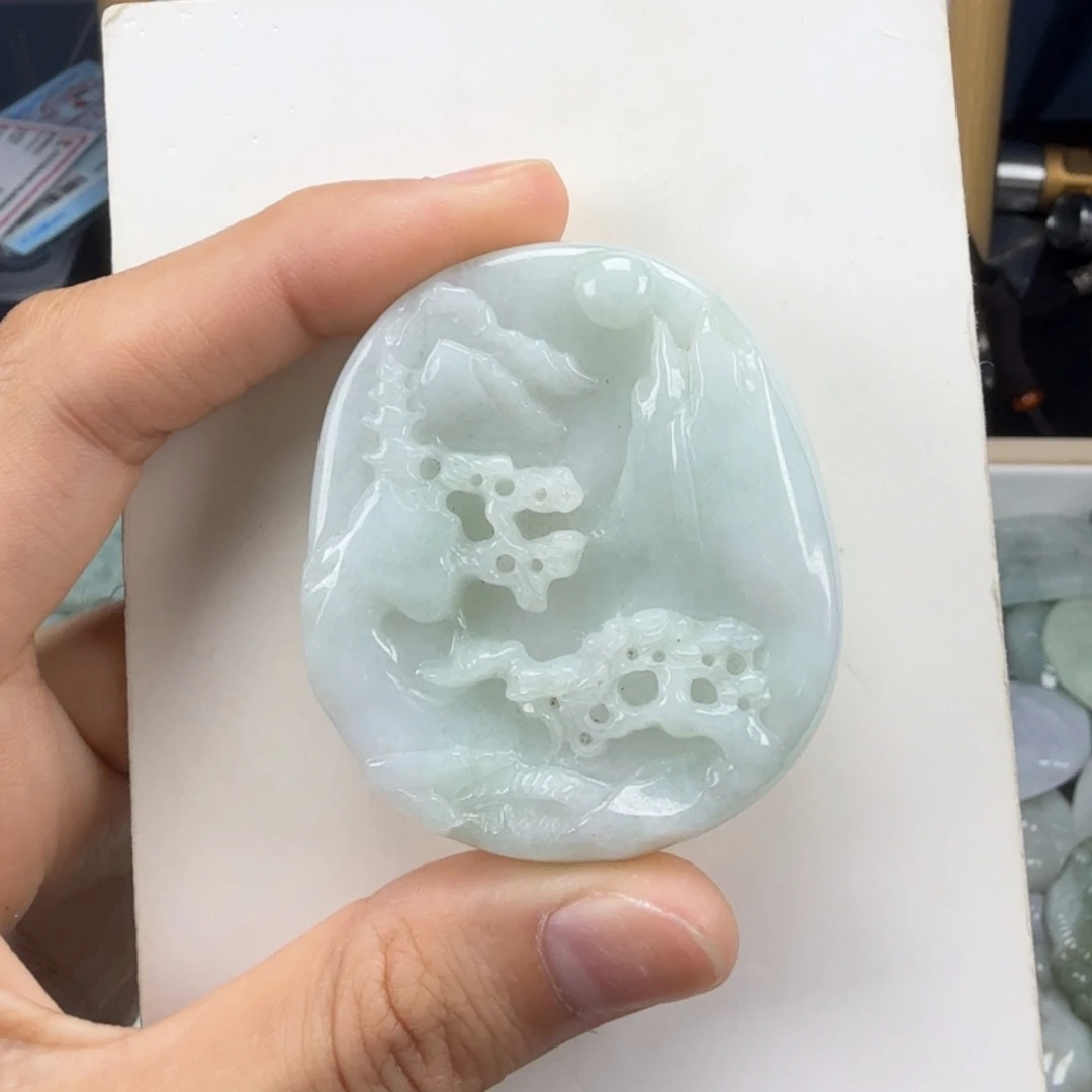 翡翠挂件未镶嵌翡翠