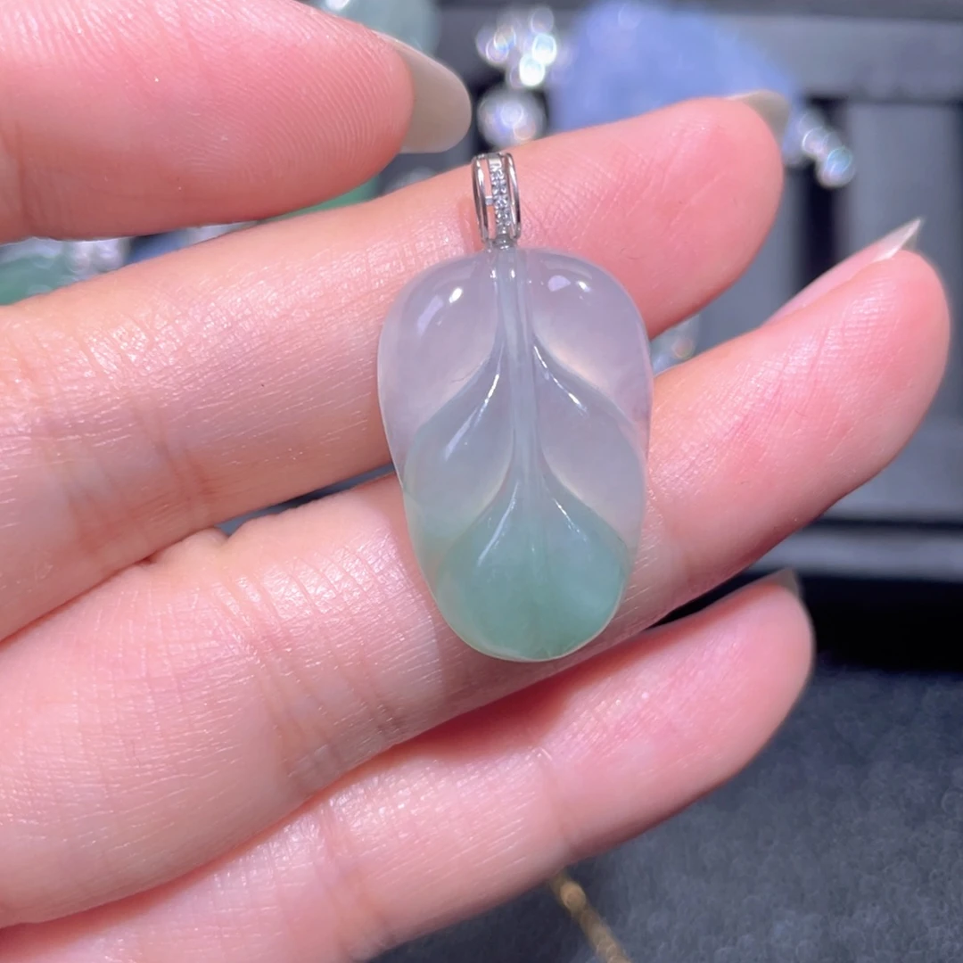 颈饰18K金镶嵌翡翠翡翠