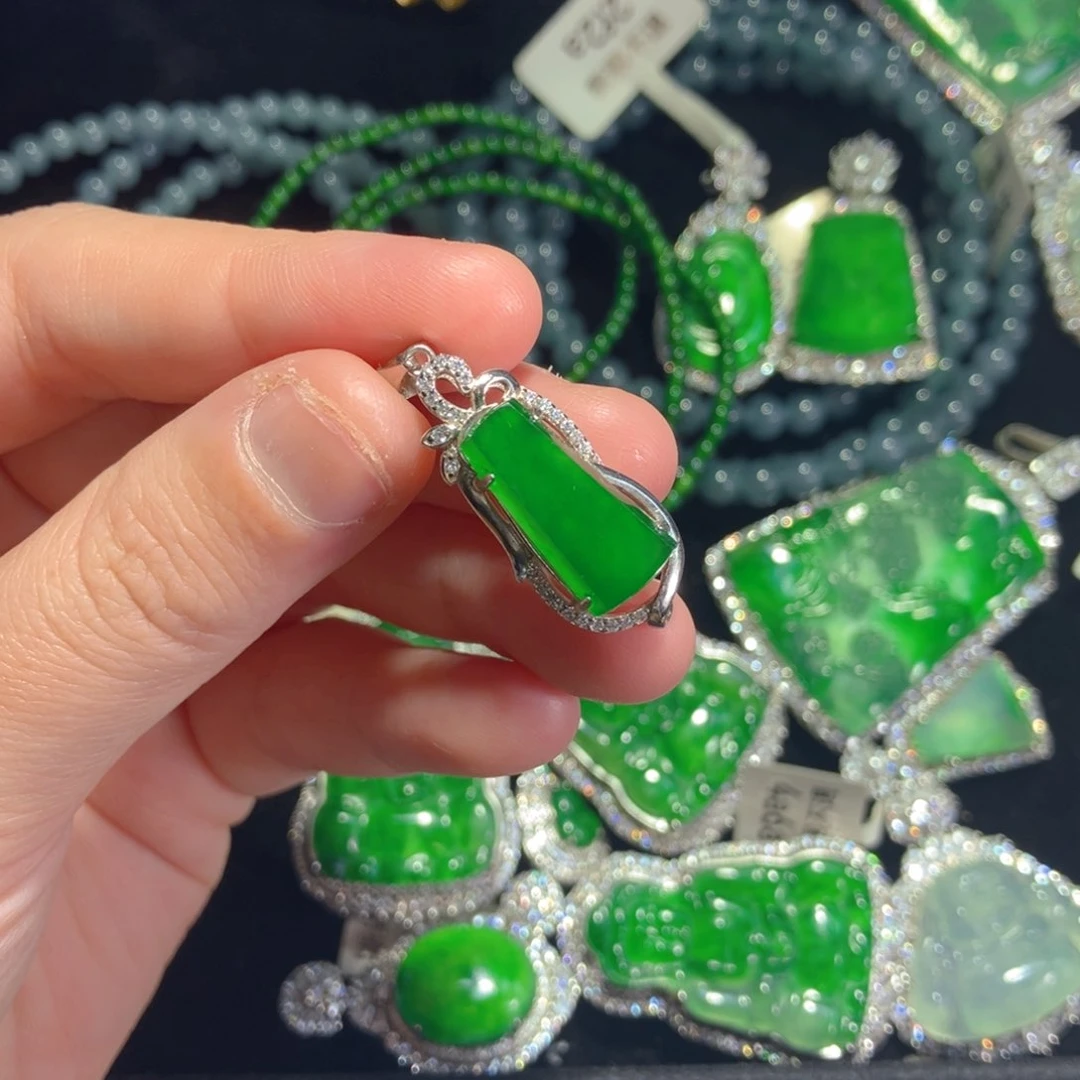 颈饰银S925镶嵌翡翠无事牌