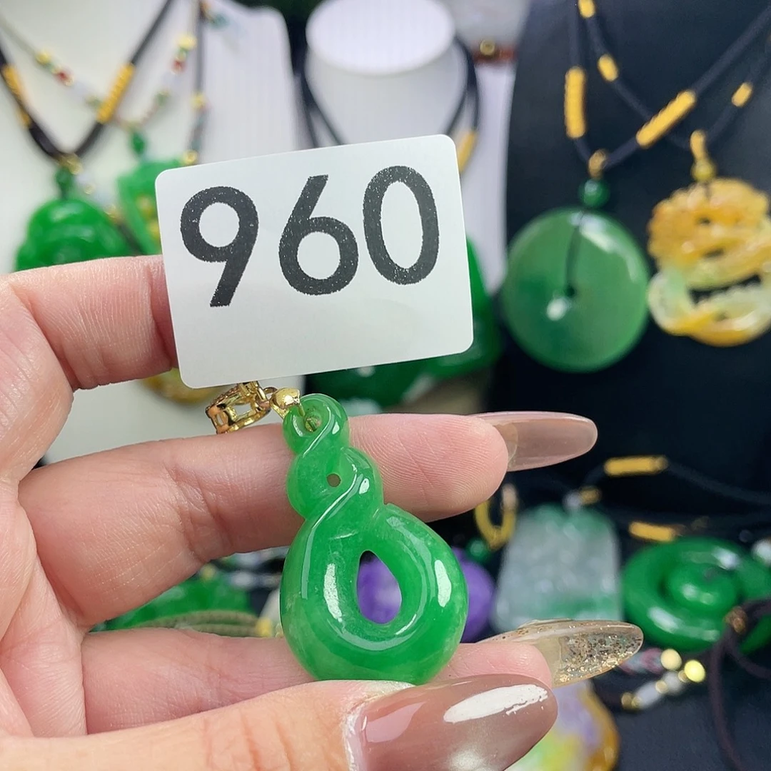 翡翠未镶嵌吊坠(赠链)