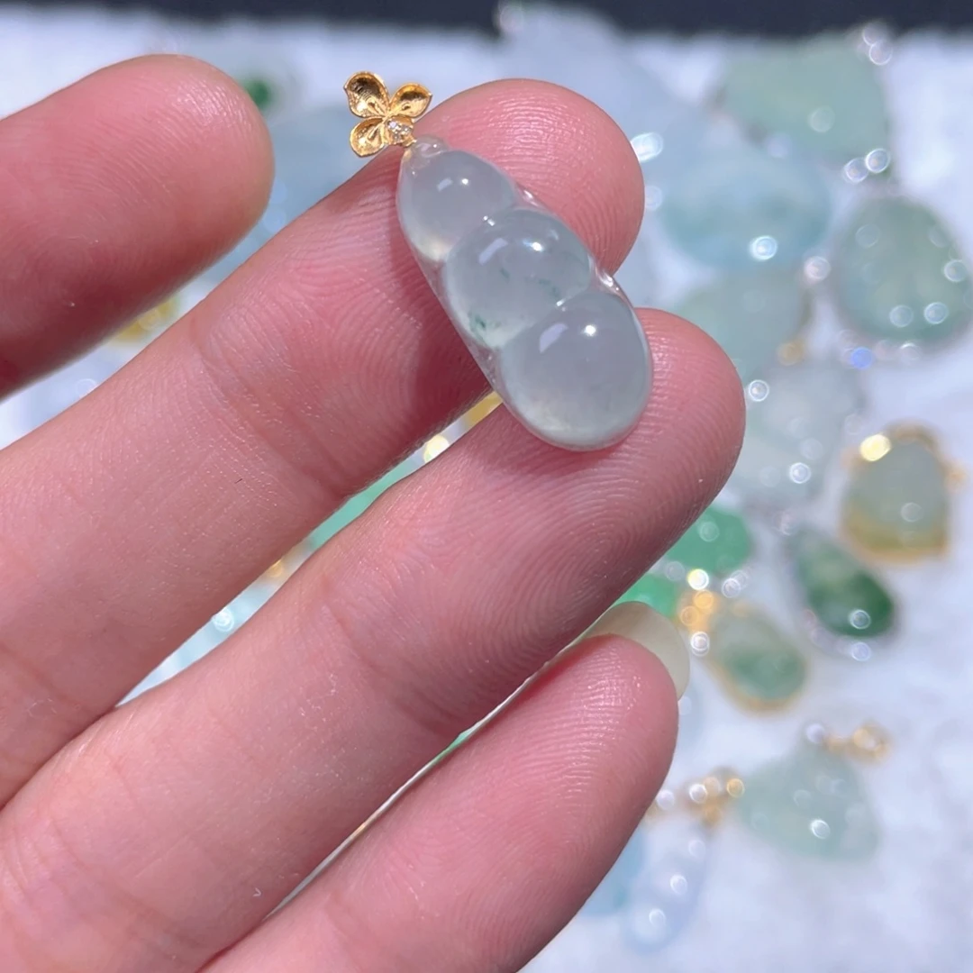 翡翠18K金镶嵌颈饰翡翠