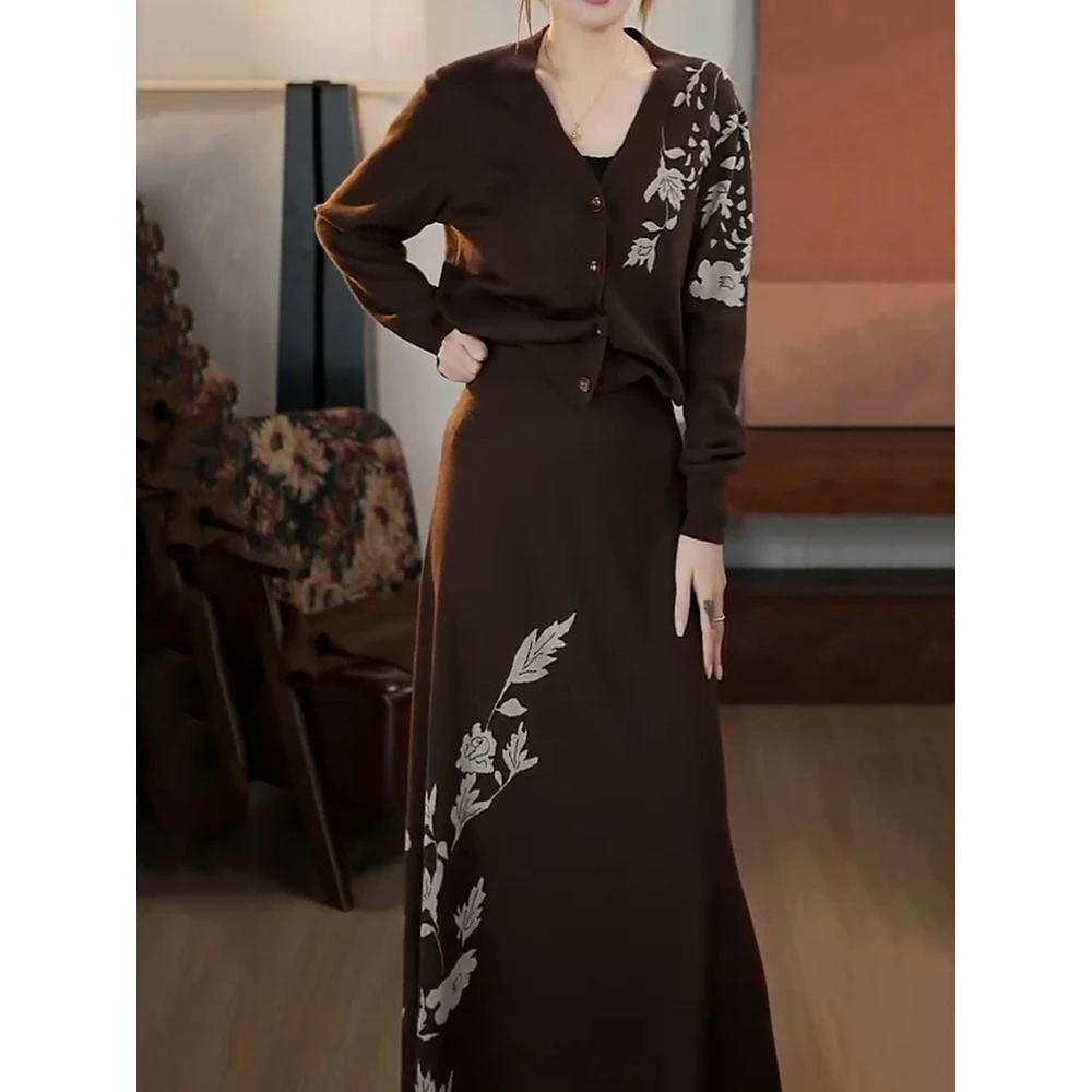 时尚洋气针织裙套装女2025秋季新款V领显瘦休闲风百搭毛衣+半身裙