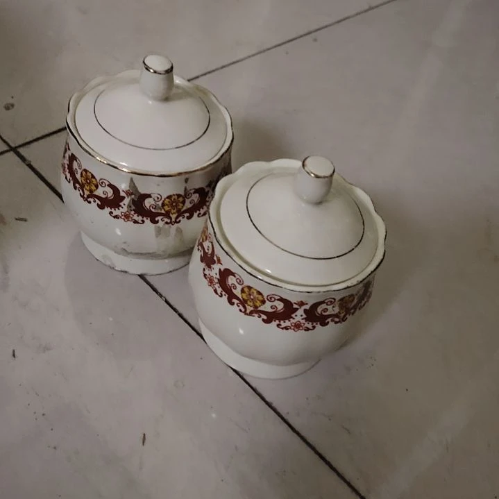 摆件陶瓷盘子碗啥都有