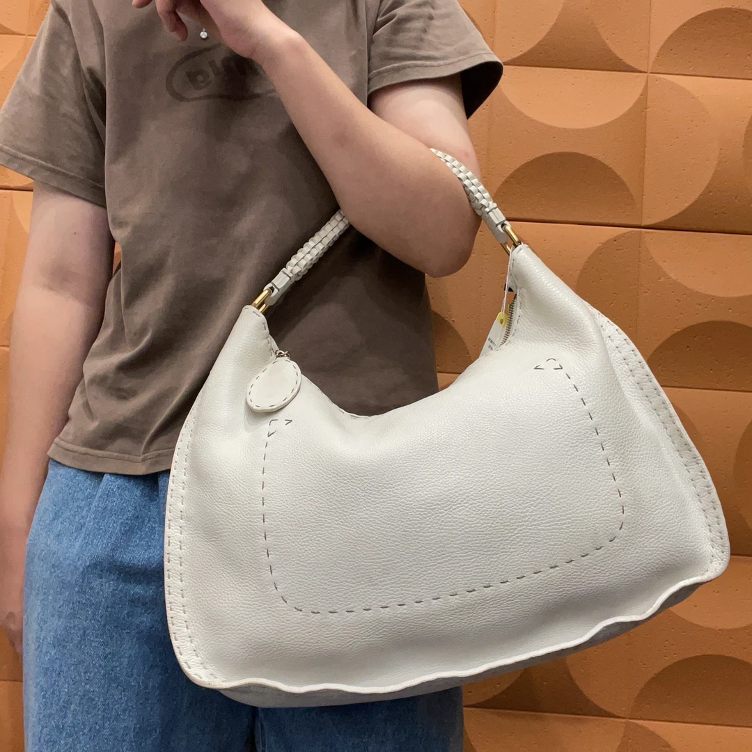 95新 FENDI/芬迪 【胖】 44 0929 白色外缝线单肩包