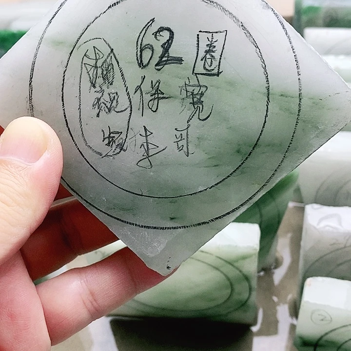 奉***️未镶嵌石英质玉手镯定制产品