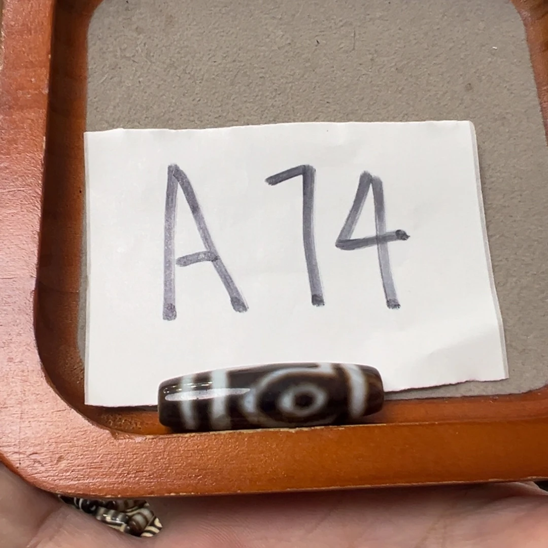 玛瑙/玉髓未镶嵌微瑕带石纹特价处理品微瑕带石纹特价处理品 送绳