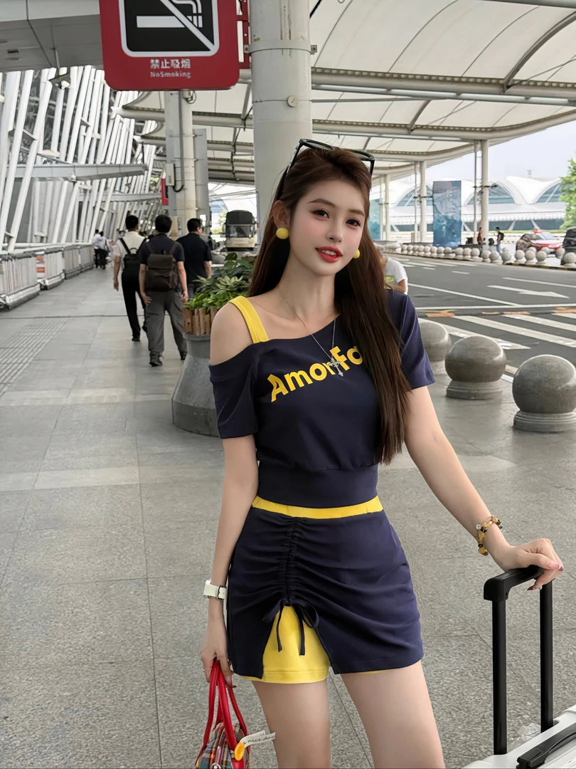 【十一家】原创【灰红奏鸣】斜肩拼接字母上衣+抽绳短裙套装LJD70102