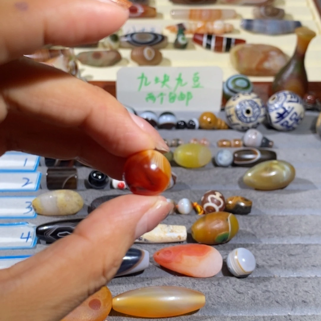 圣***展合金颈饰玛瑙/玉髓