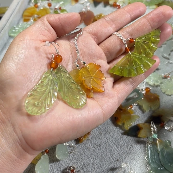 蛇纹石玉耳饰未镶嵌拽*