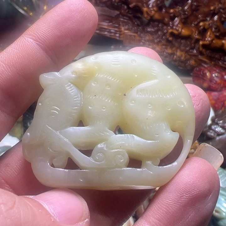 透闪石质玉未镶嵌颈饰