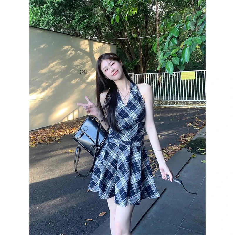 韩系v领挂脖格子连衣裙女2025夏季新款辣妹收腰显瘦背心短裙子潮