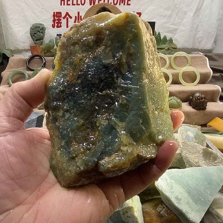 蛇纹石玉未镶嵌摆件