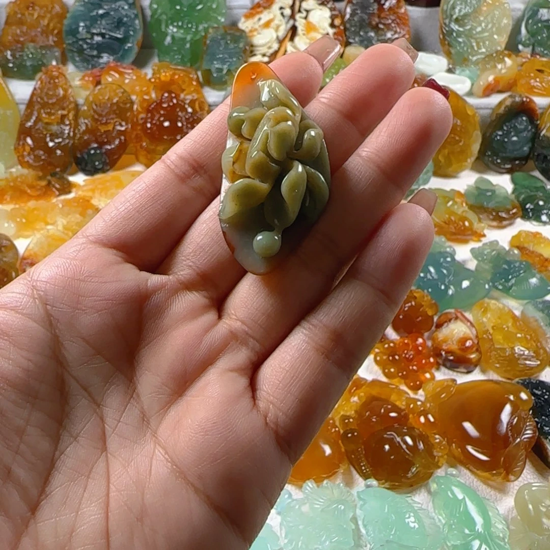 蛇纹石玉颈饰未镶嵌