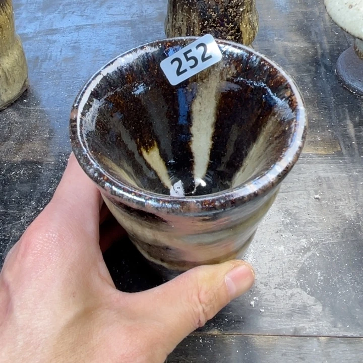 茶宠盏盏灯的灯箱里有一