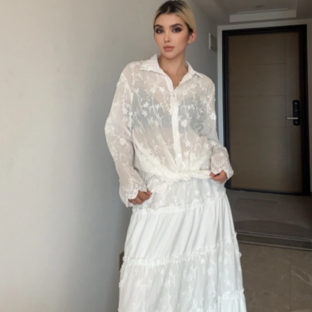 气质翻领单排扣长袖细褶衬衫搭配高腰新款套装