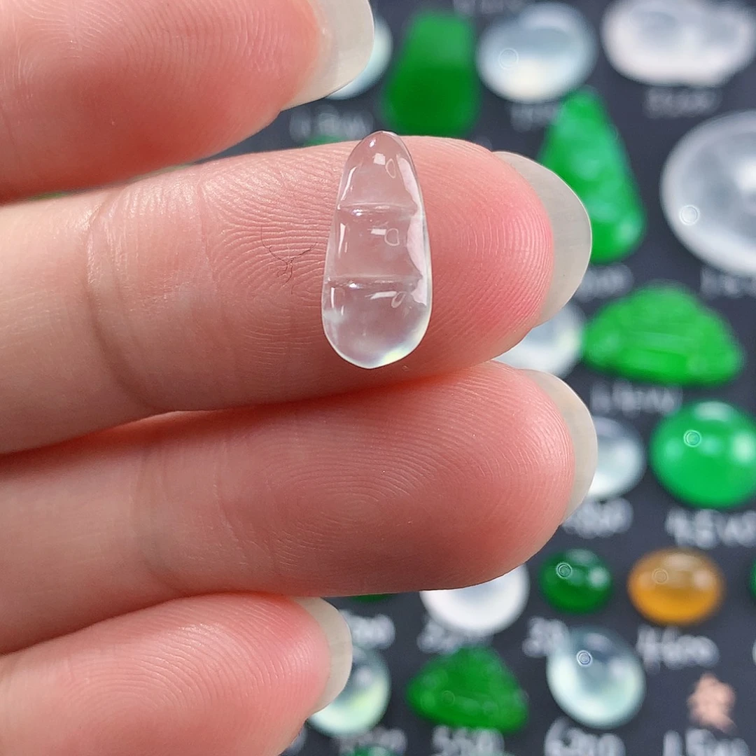 翡翠颈饰未镶嵌天然翡翠高冰福豆