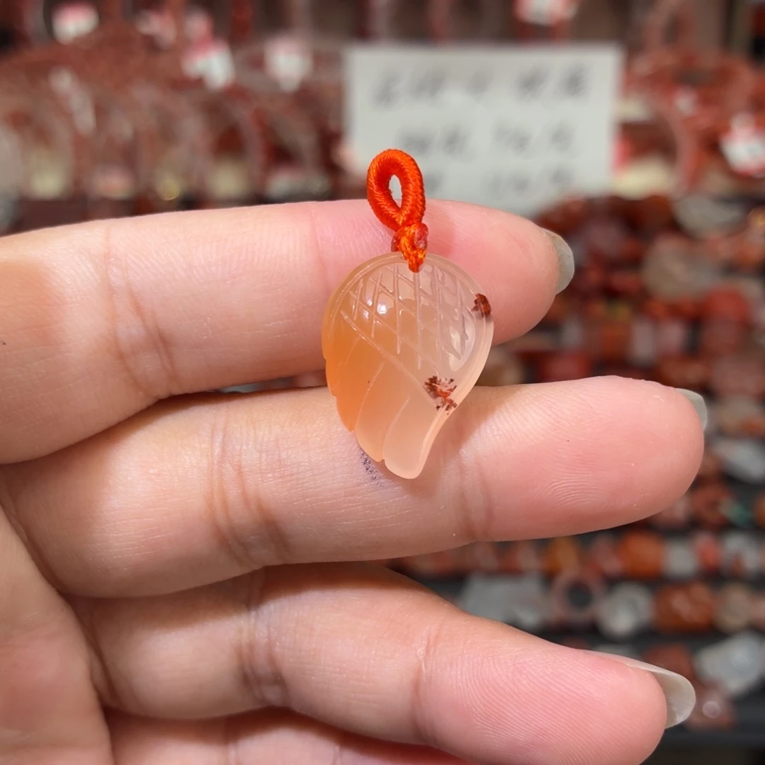 南红玛瑙未镶嵌颈饰羽毛