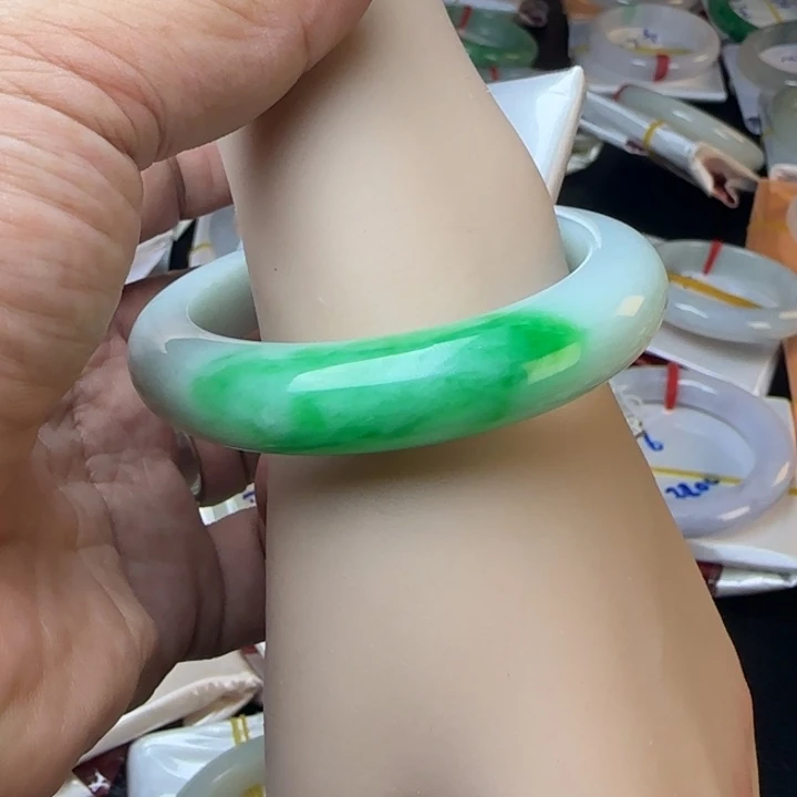 未镶嵌手镯翡翠翡翠手镯